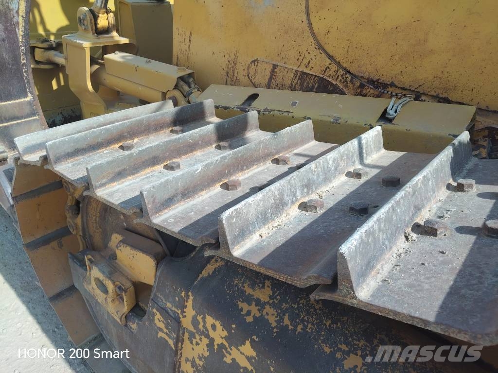 Komatsu D 65 WX-16 Buldozer sobre oruga