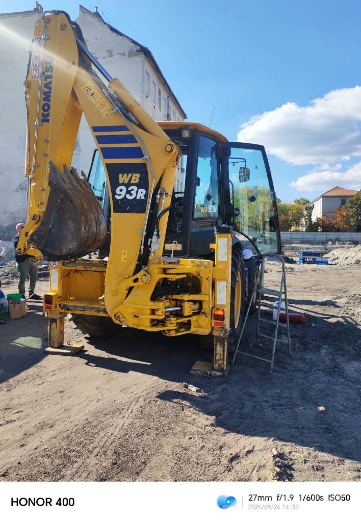 Komatsu WB 93 R-8 Экскаваторы-погрузчики