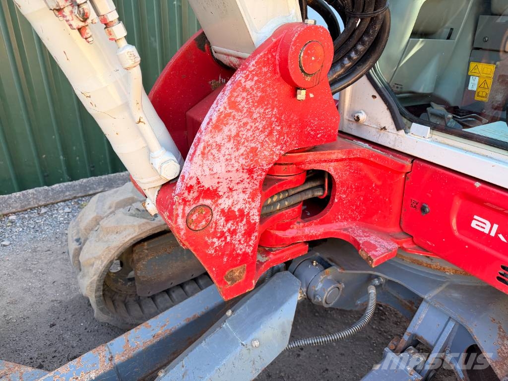 Takeuchi TB250-2 5 Ton Excavator Minigravere <7t