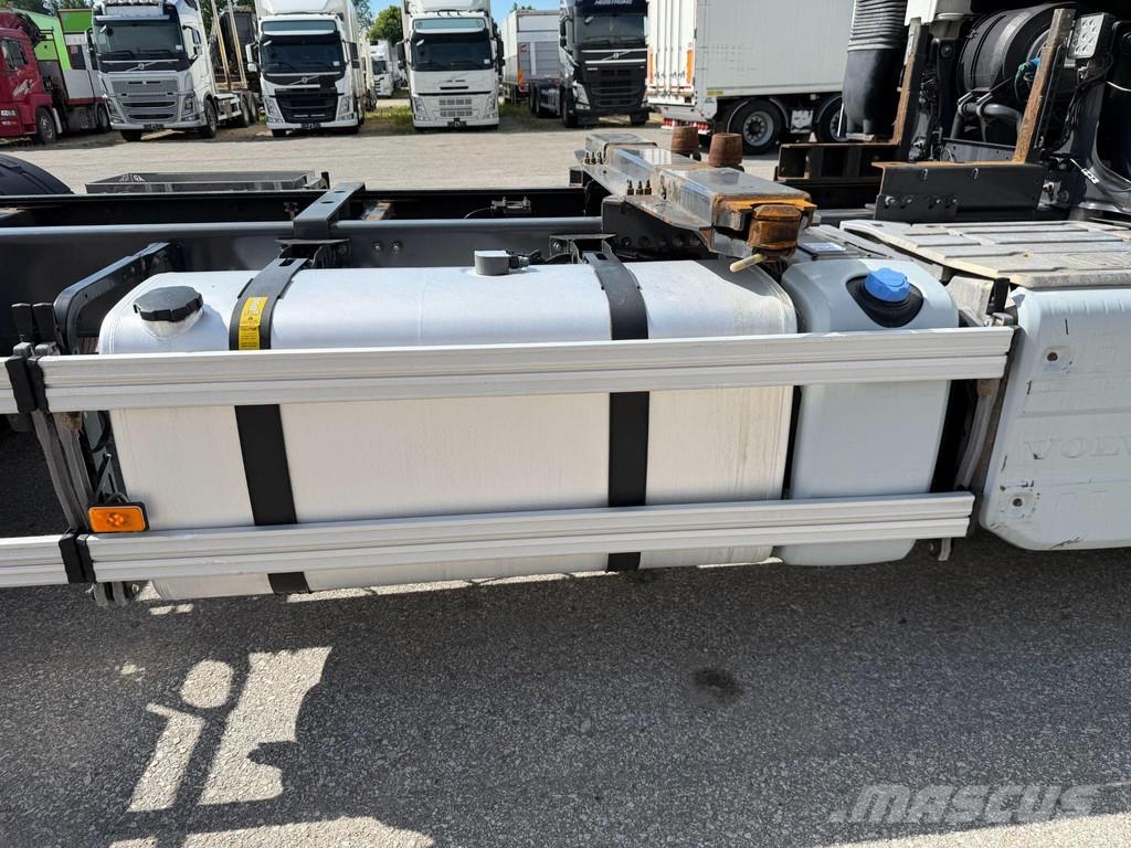Volvo FH500 6X2 EURO6 + BDF 20Ft Camiones con chasís y cabina