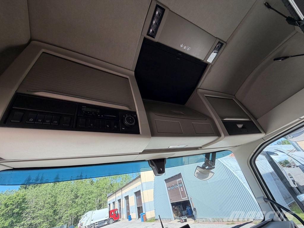 Volvo FH500 6X2 EURO6 + BDF 20Ft Camiones con chasís y cabina