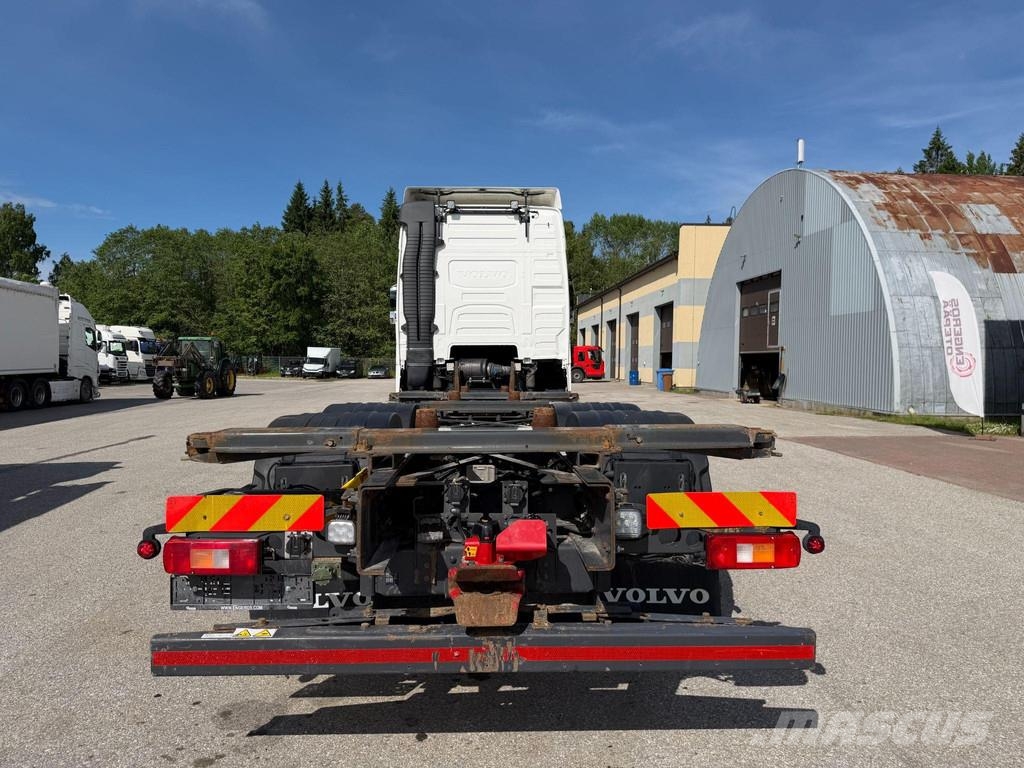 Volvo FH500 6X2 EURO6 + BDF 20Ft Camiones con chasís y cabina