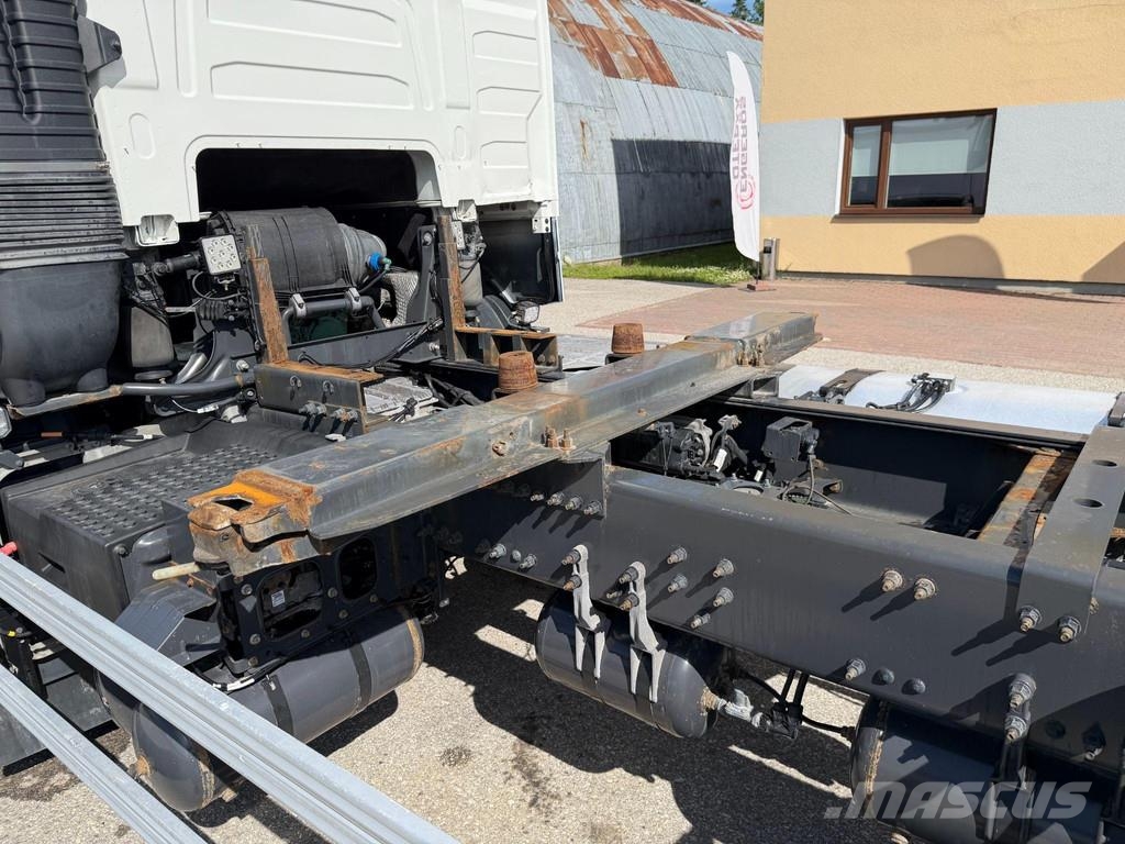 Volvo FH500 6X2 EURO6 + BDF 20Ft Camiones con chasís y cabina