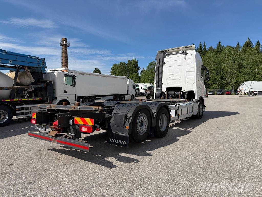 Volvo FH500 6X2 EURO6 + BDF 20Ft Camiones con chasís y cabina
