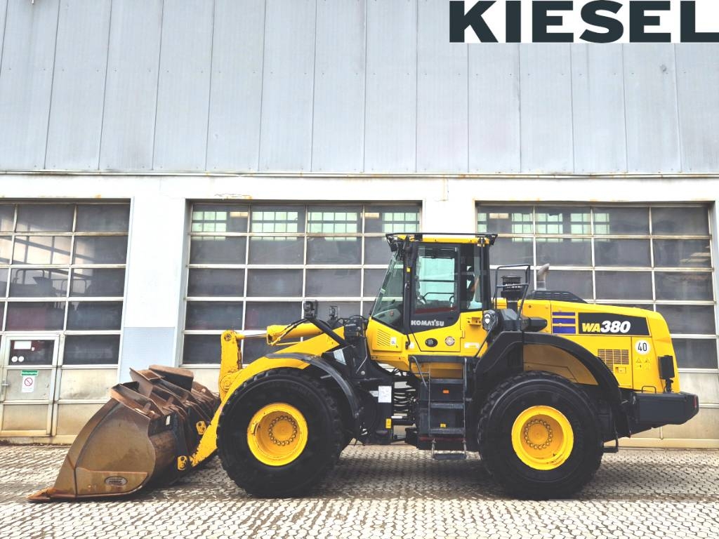 Komatsu WA 380-8 Wielladers