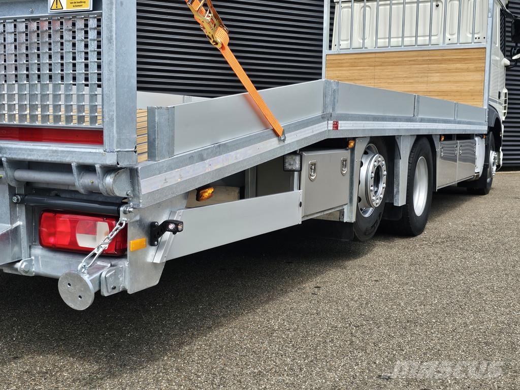 DAF XF 480 6x2 / OPRIJ - MACHINE TRANSPORT Vehículos de reciclaje