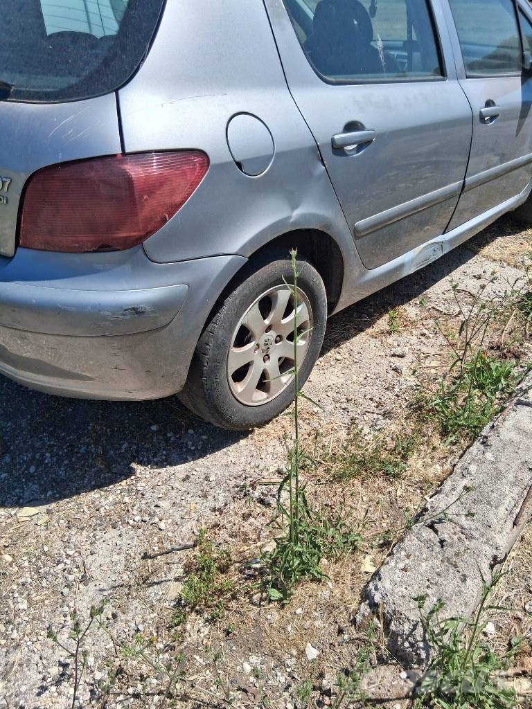 Peugeot 3CRHYB Carros