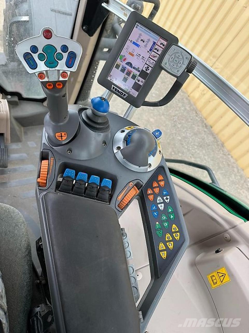 Fendt 826 Vario SCR Profi, FH + FZW Traktorji