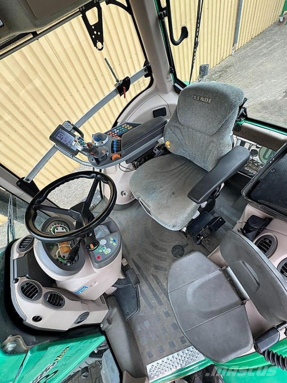 Fendt 826 Vario SCR Profi, FH + FZW Traktorji