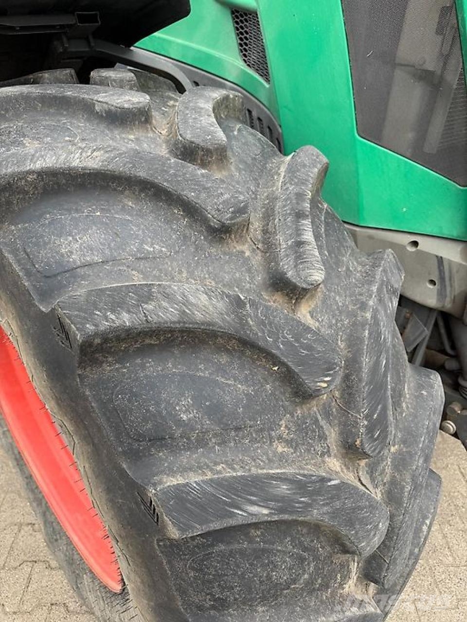 Fendt 826 Vario SCR Profi, FH + FZW Traktorji