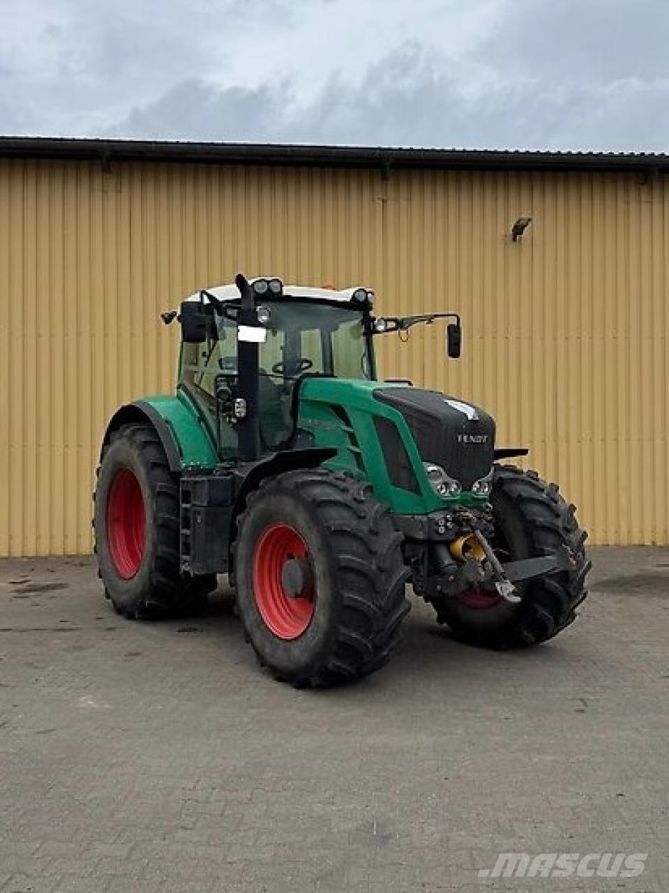 Fendt 826 Vario SCR Profi, FH + FZW Traktorji