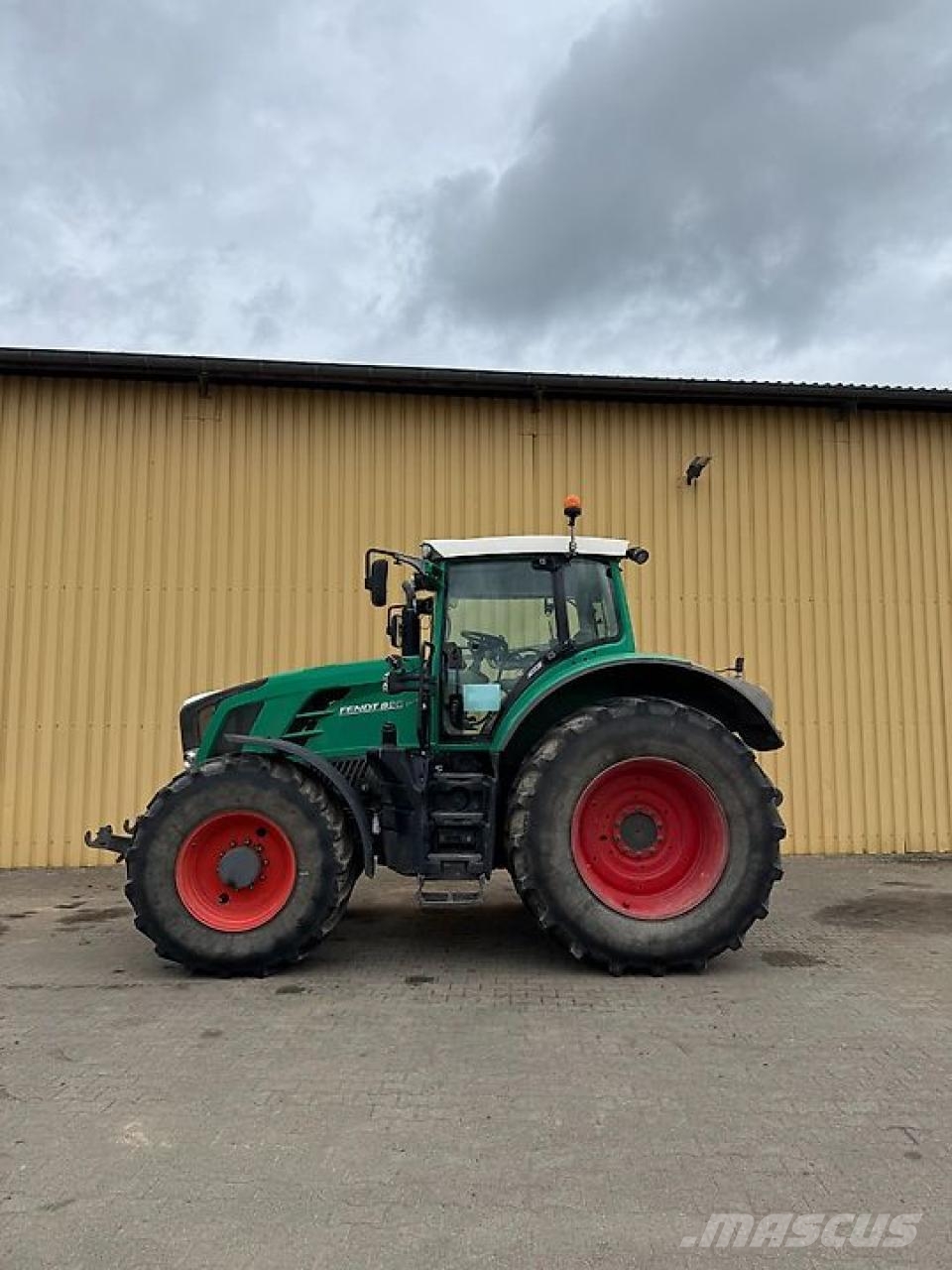 Fendt 826 Vario SCR Profi, FH + FZW Traktorji