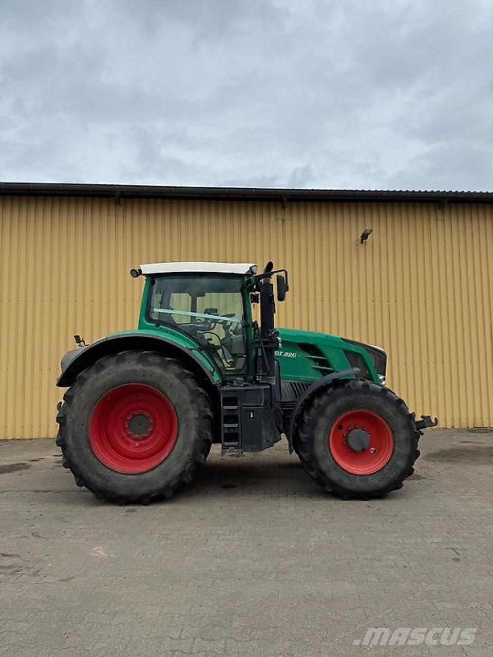 Fendt 826 Vario SCR Profi, FH + FZW Traktorji