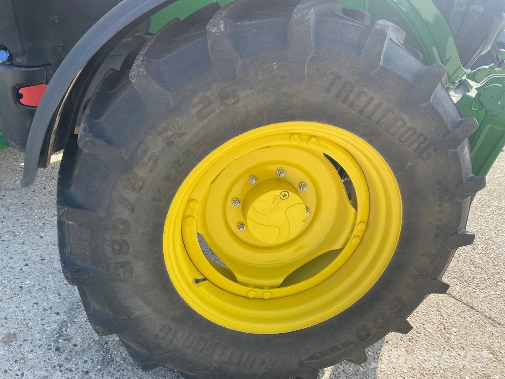 John Deere 6130 M Traktory