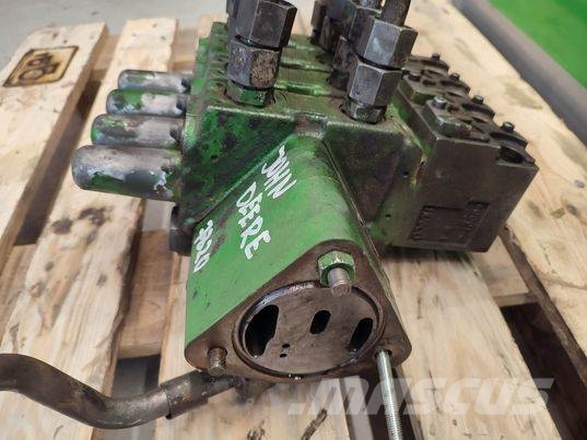 John Deere 7820 (RE179028) hydraulic distributor Hydraulika