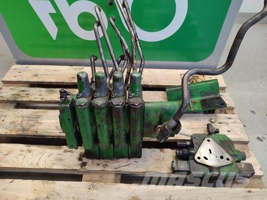 John Deere 7820 (RE179028) hydraulic distributor Hydraulika