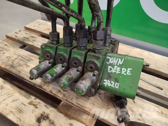 John Deere 7820 (RE179028) hydraulic distributor Hydraulika