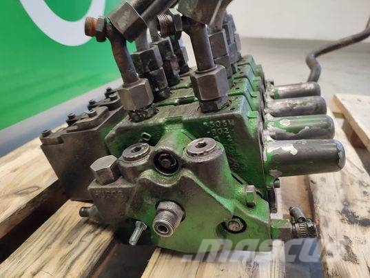 John Deere 7820 (RE179028) hydraulic distributor Hydraulika