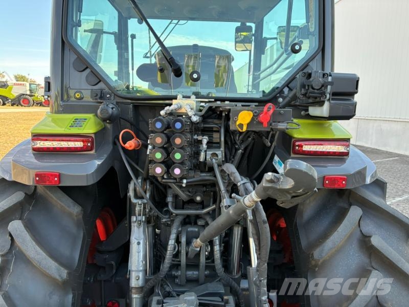 CLAAS NEXOS 260 L Traktoren