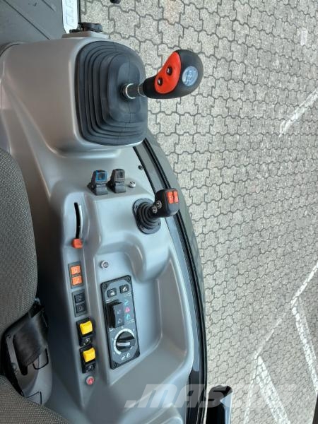 CLAAS NEXOS 260 L Traktoren