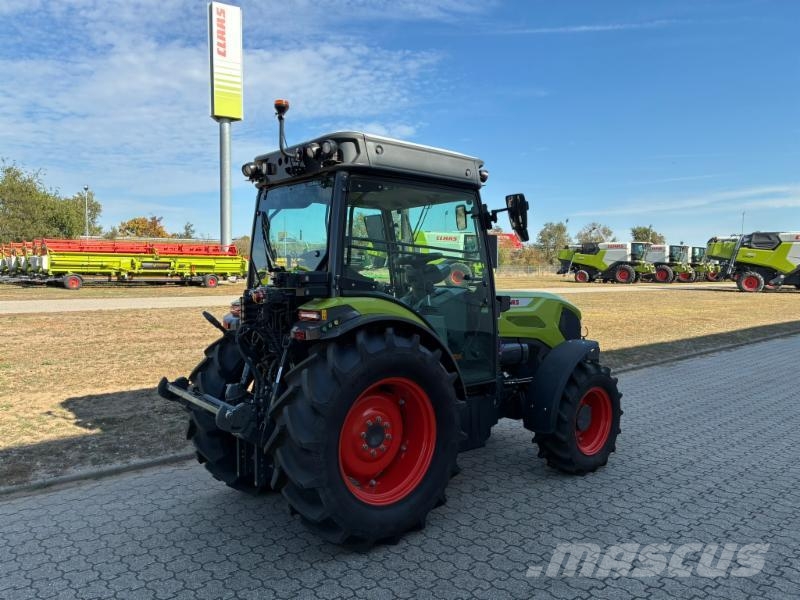 CLAAS NEXOS 260 L Traktoren