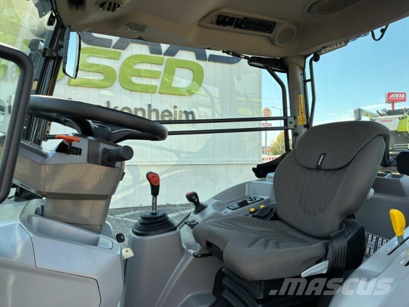 CLAAS NEXOS 260 L Traktoren
