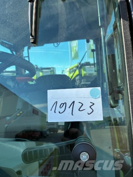 CLAAS NEXOS 260 L Traktoren