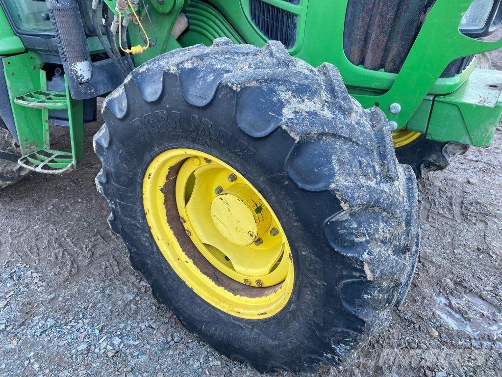 John Deere 6130   VENTE DIRECTE CLIENT CONTACTER LE 06.71.73. Traktori