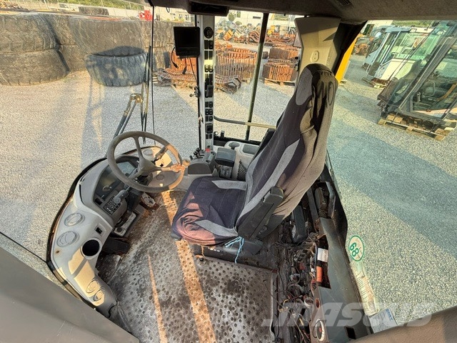 Volvo L 120 F USED CAB كابينة والداخلية