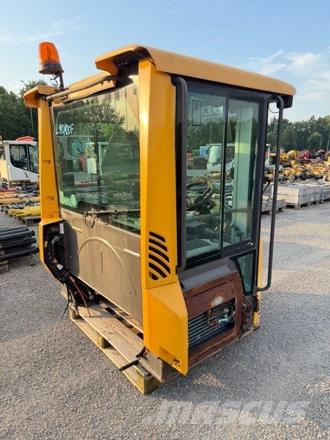 Volvo L 120 F USED CAB كابينة والداخلية