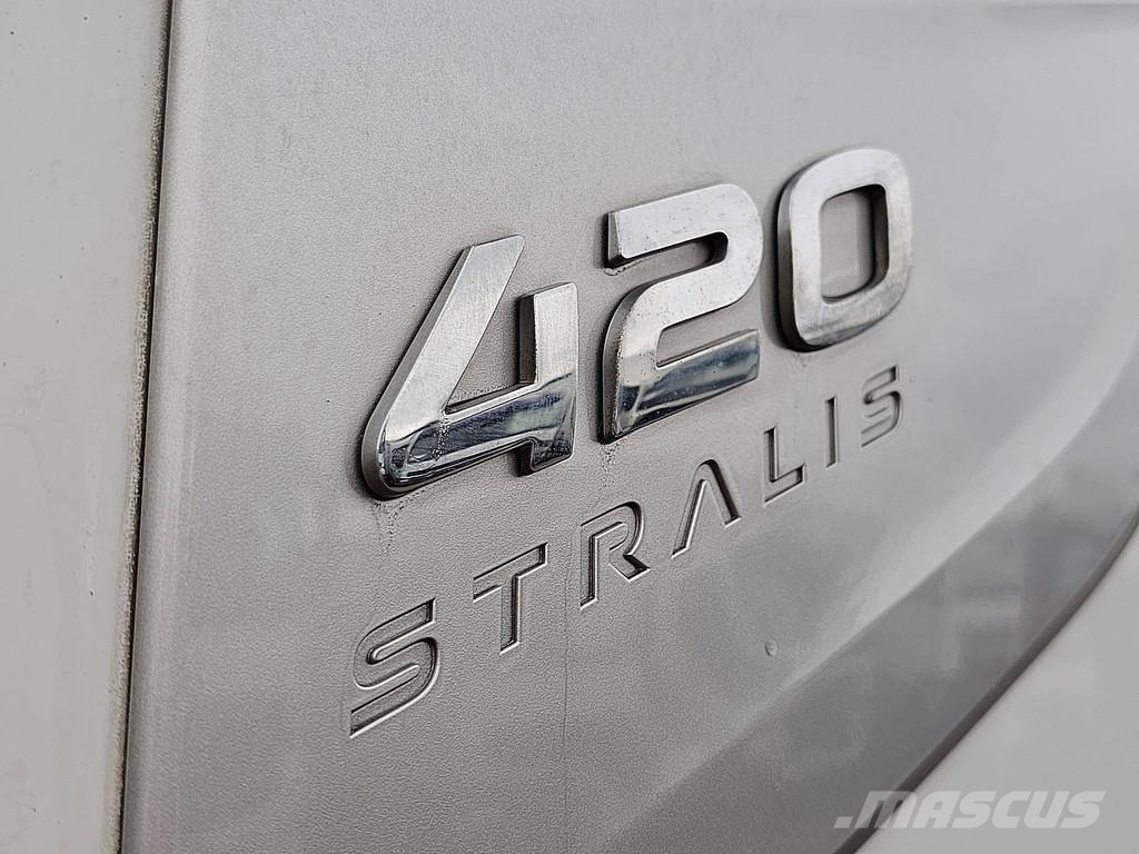 Iveco AD190S42 STRALIS Bakwagens met gesloten opbouw