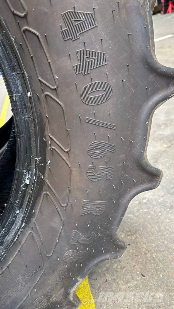 Mitas 440/65R28 Hjul, Dæk og Fælge