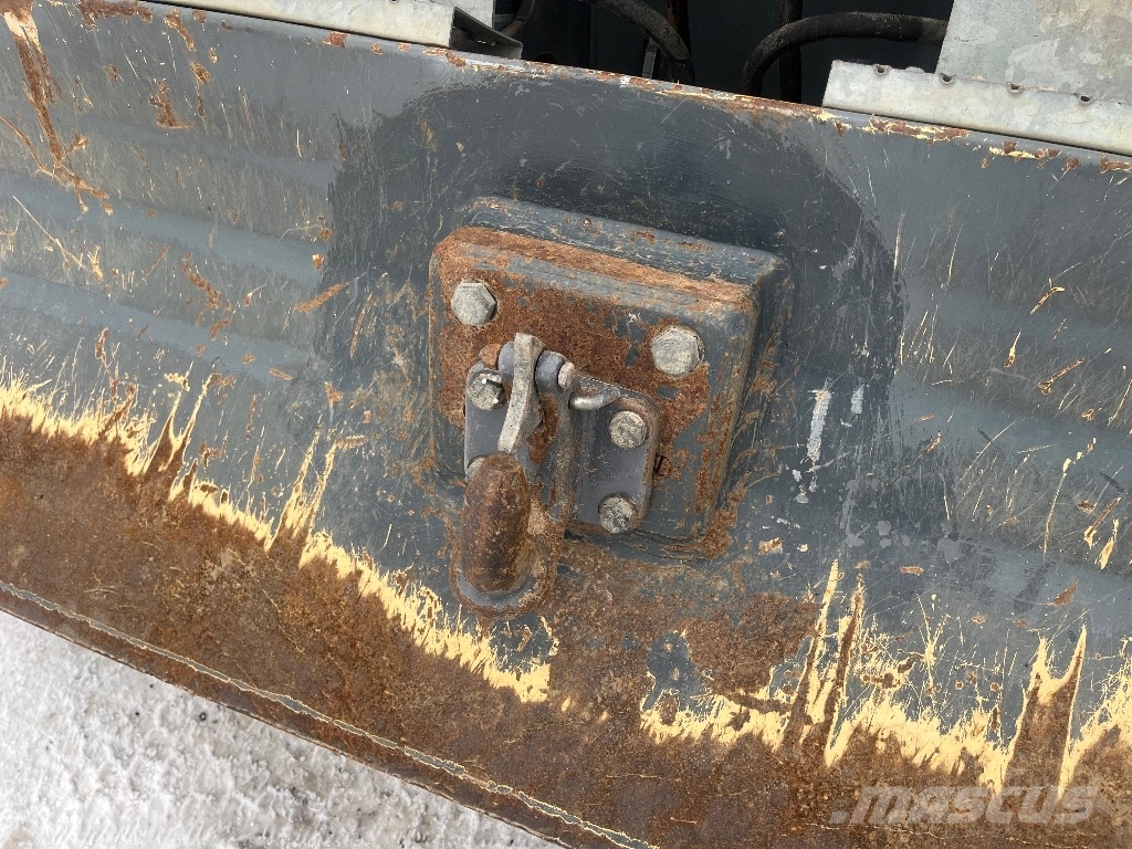 Liebherr 912 / Engcon, Kauha, Rasvari, Lämmitin Ratasekskavaatorid