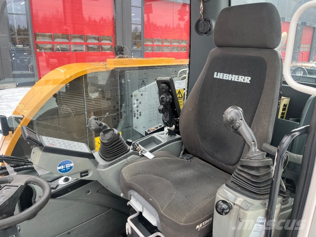 Liebherr 912 / Engcon, Kauha, Rasvari, Lämmitin Ratasekskavaatorid