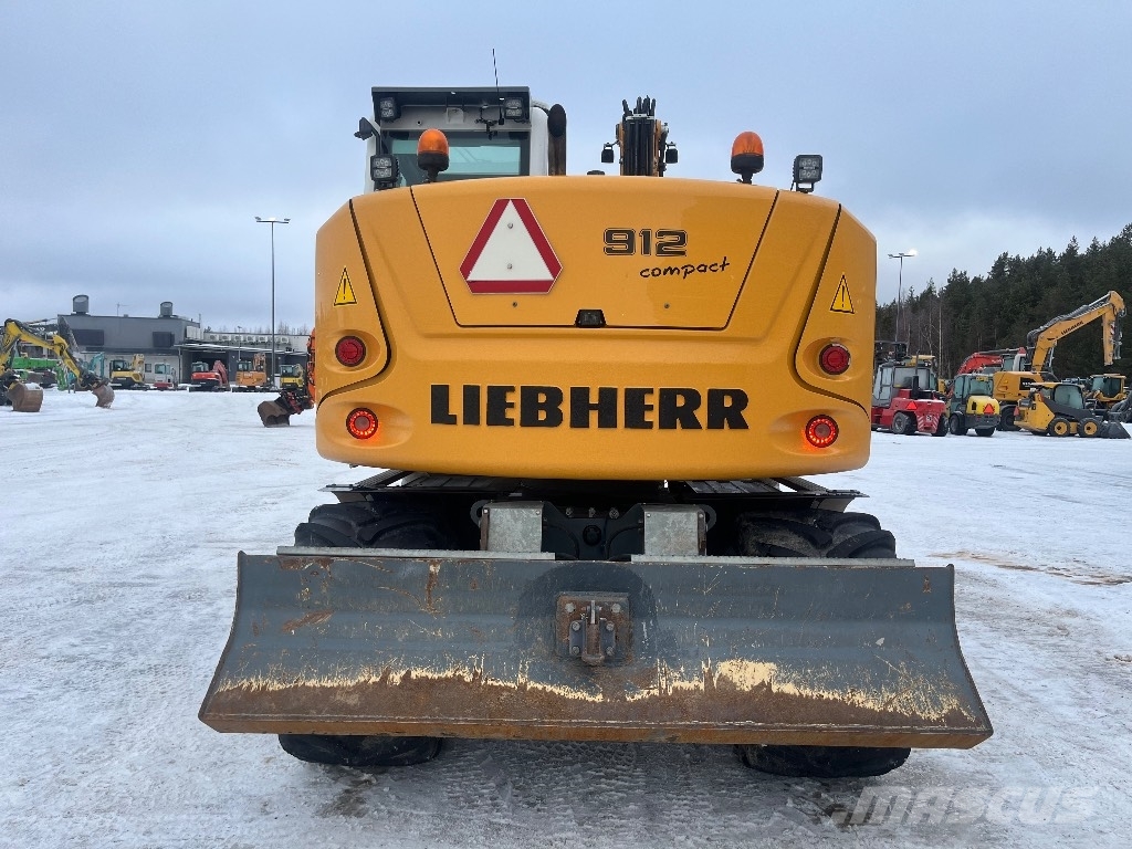Liebherr 912 / Engcon, Kauha, Rasvari, Lämmitin Ratasekskavaatorid