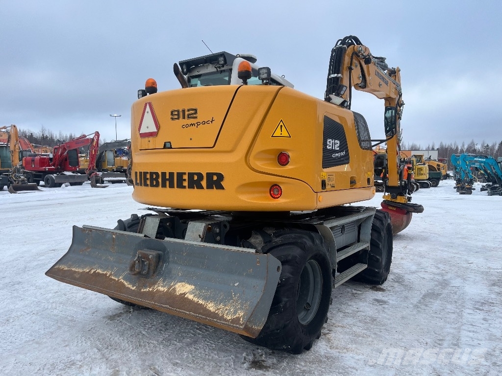 Liebherr 912 / Engcon, Kauha, Rasvari, Lämmitin Ratasekskavaatorid
