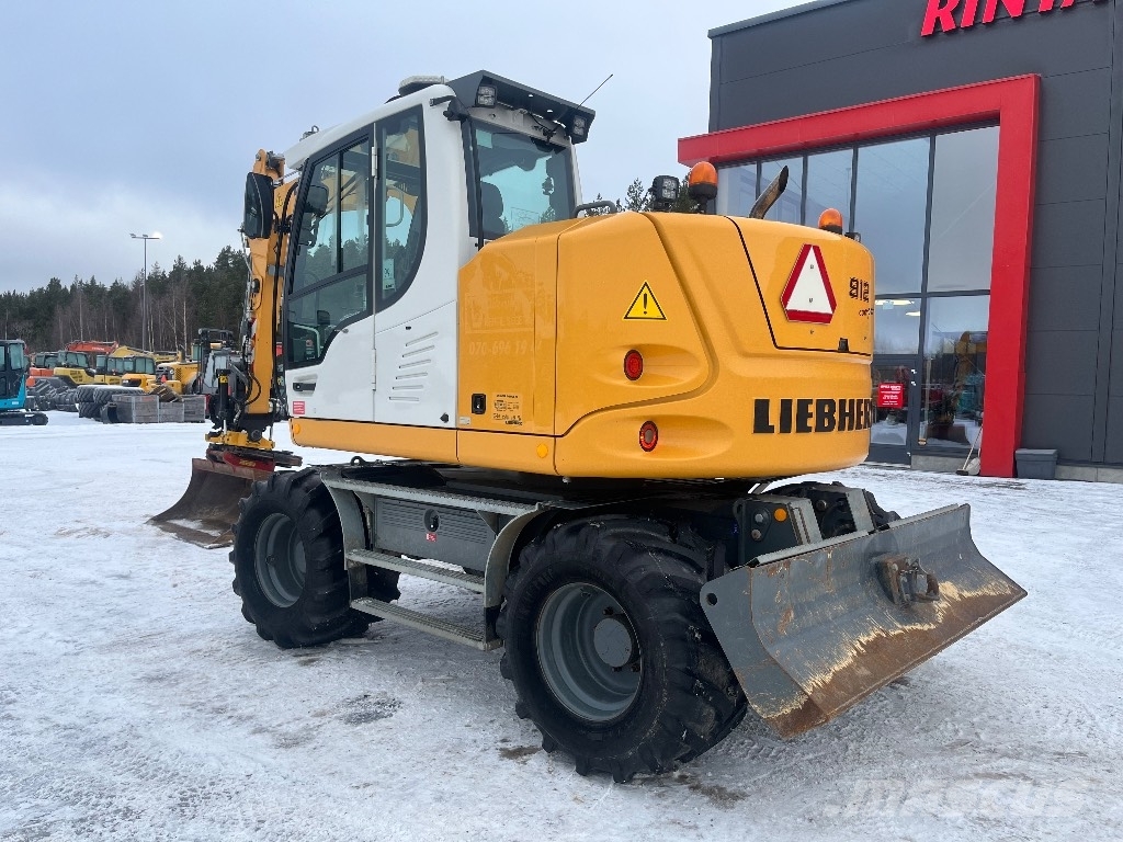 Liebherr 912 / Engcon, Kauha, Rasvari, Lämmitin Ratasekskavaatorid