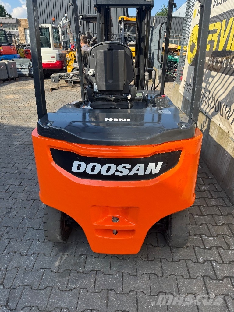 Doosan B 35 X-7 Elektrikli forkliftler