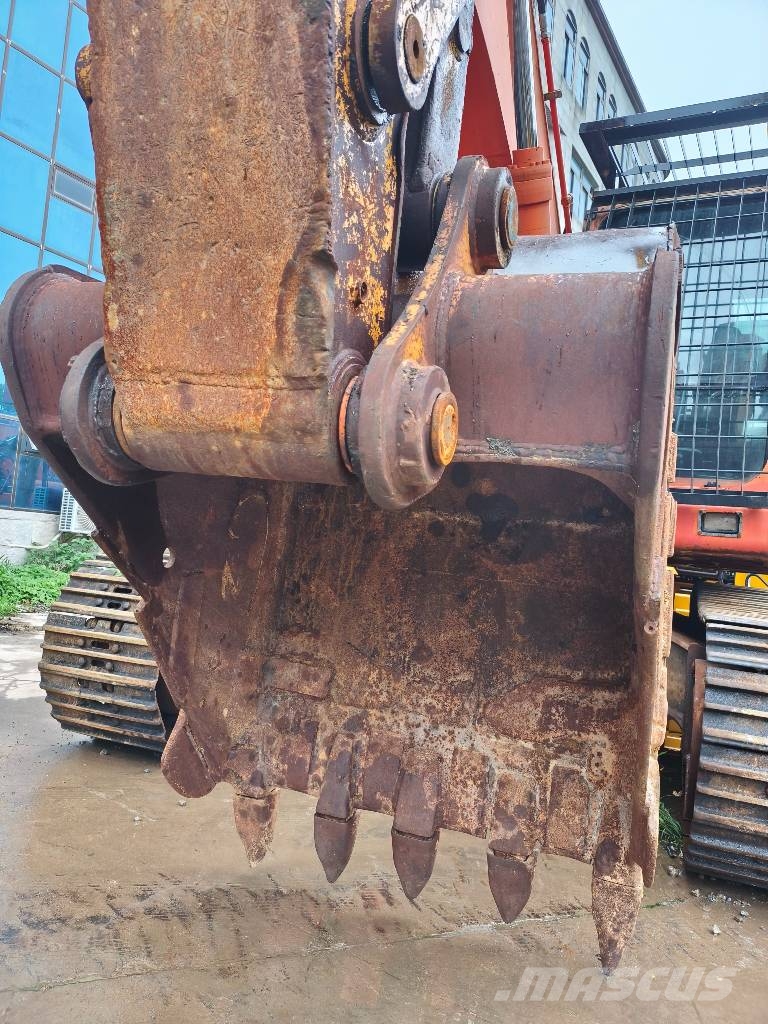 CAT 325 B L Гусеничні екскаватори