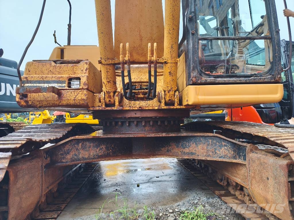 CAT 325 B L Гусеничні екскаватори