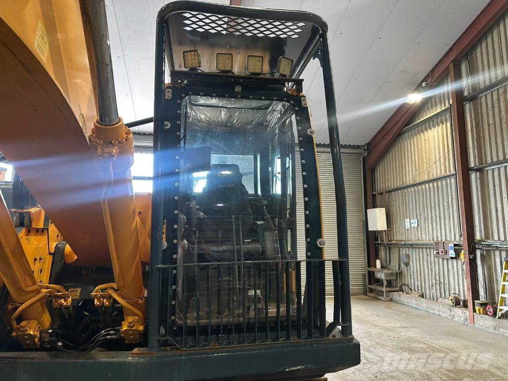 Hyundai 235 HarvaDig c/w quick hitch حفارات