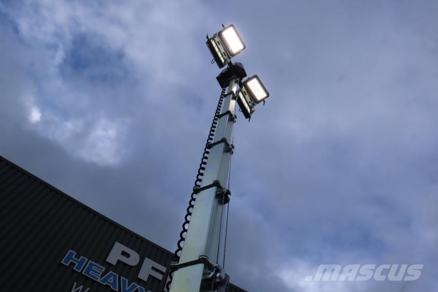 Trime X-BOX 4x320W Valid inspection, Hydr. Vertical towe Torres de iluminação