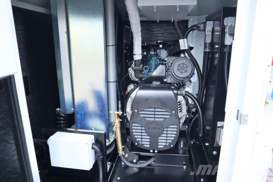 Trime X-BOX 4x320W Valid inspection, Hydr. Vertical towe Torres de iluminação
