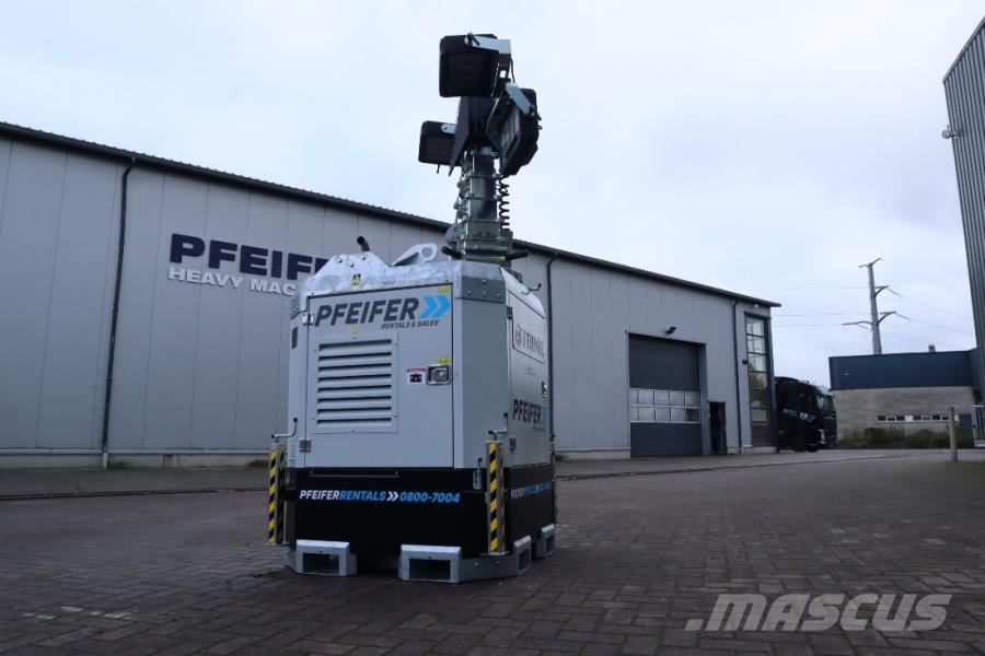 Trime X-BOX 4x320W Valid inspection, Hydr. Vertical towe Torres de iluminação