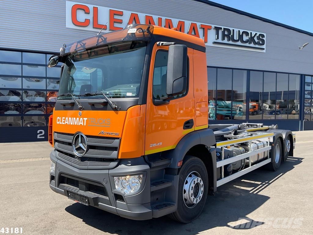 Mercedes-Benz Actros 2643 VDL 21 Ton haakarmsysteem Камиони с кран с кука
