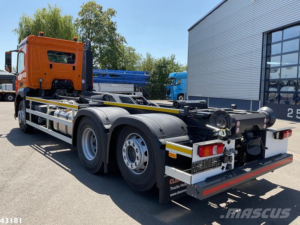 Mercedes-Benz Actros 2643 VDL 21 Ton haakarmsysteem Камиони с кран с кука