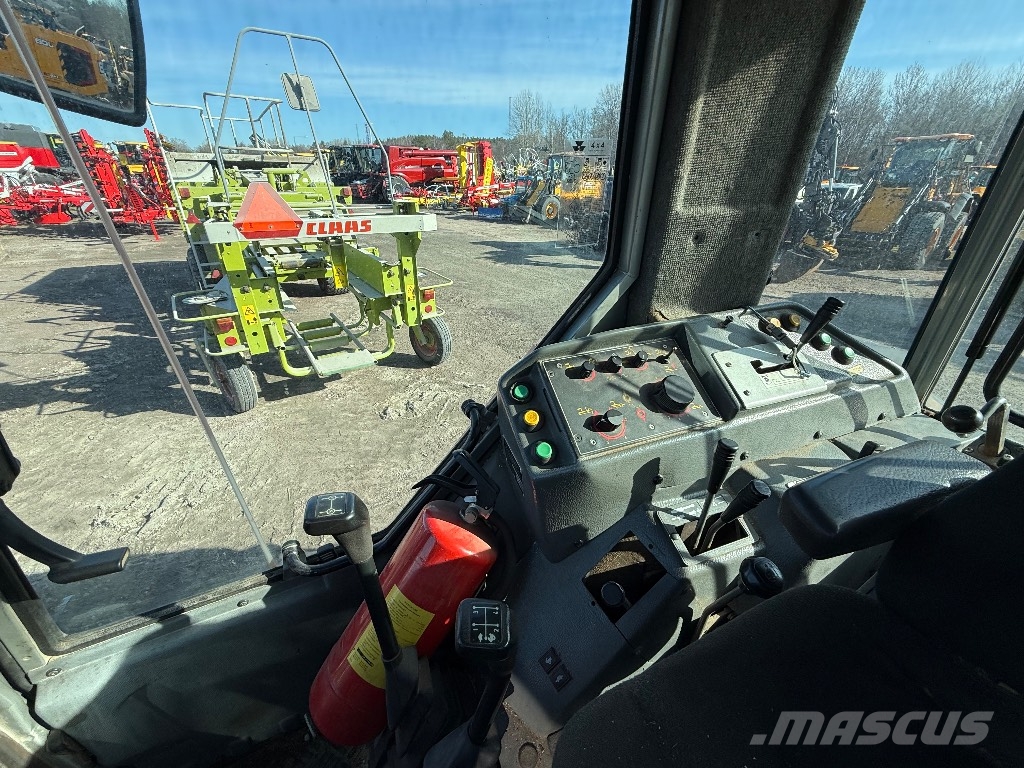 Massey Ferguson 3060 4WD inkl snöplog Трактори