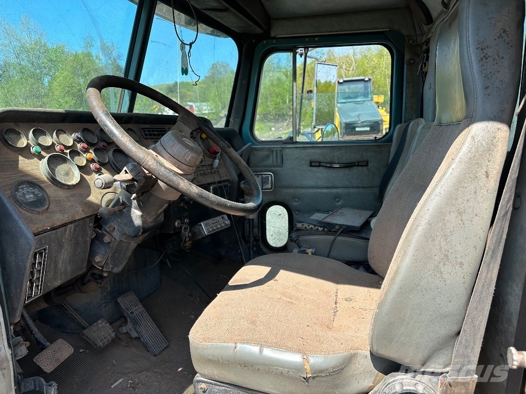 Western Star 4964FX Vetopöytäautot