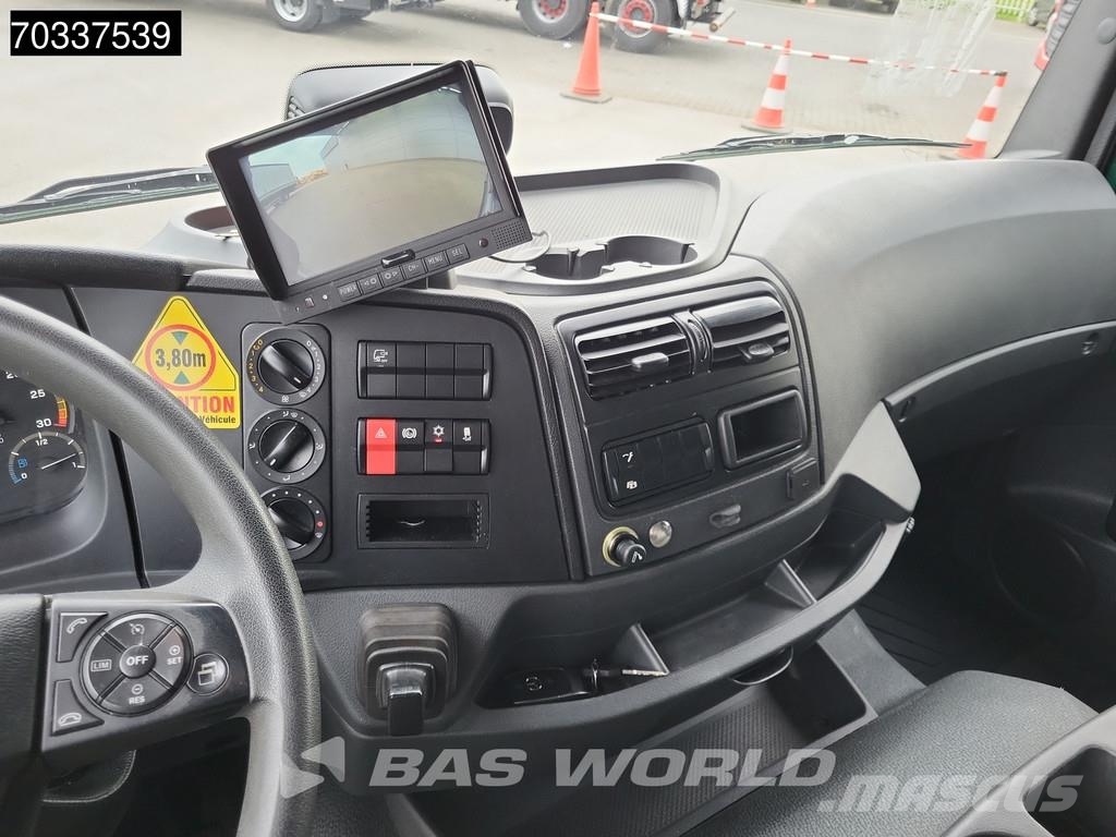 Mercedes-Benz Atego 1324 4X2 6-Cylinder Engine Automatic Tailgat Camiones caja cerrada