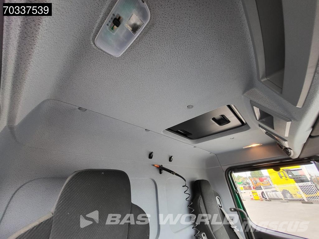 Mercedes-Benz Atego 1324 4X2 6-Cylinder Engine Automatic Tailgat Camiones caja cerrada